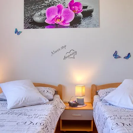 Nela Apartment *