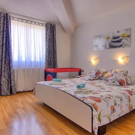 Nela Apartment *